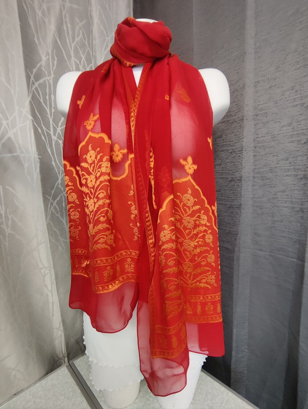 The Metropolitan Museum of Art Silk Blend Scarf Wrap Red Gold Orange 24x80